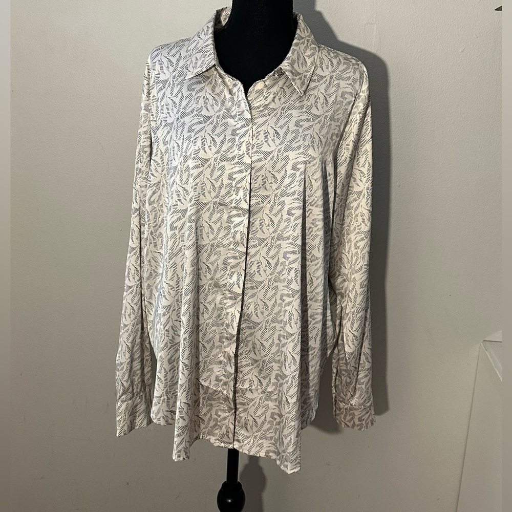 H&M long sleeve printed silky dress shirt